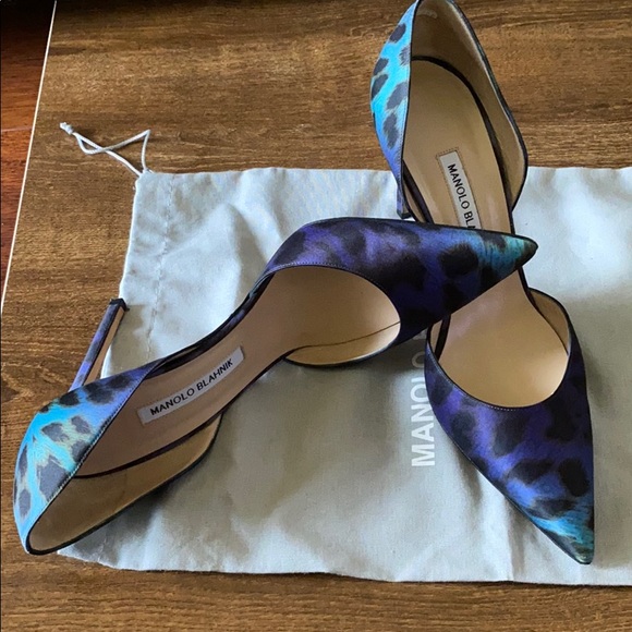 Manolo Blahnik Leopard Fabric Pump - Picture 2 of 16